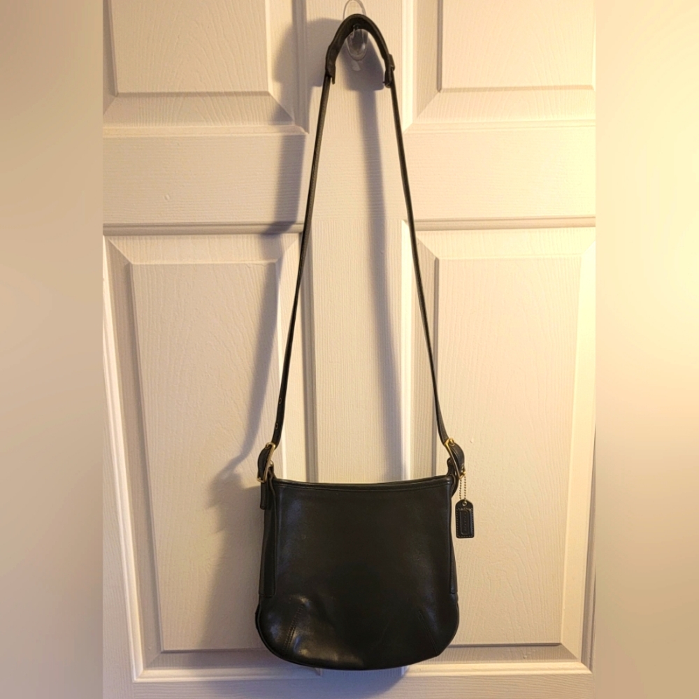 Vintage Coach Court Black Smooth Leather Crossbody Shoulder Bag #9204